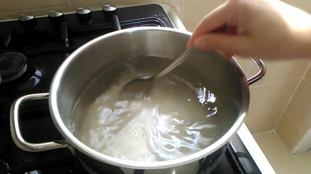 Hoe wordt zoete sorbet gemaakt? Wordt de zoete siroop heet gegoten?