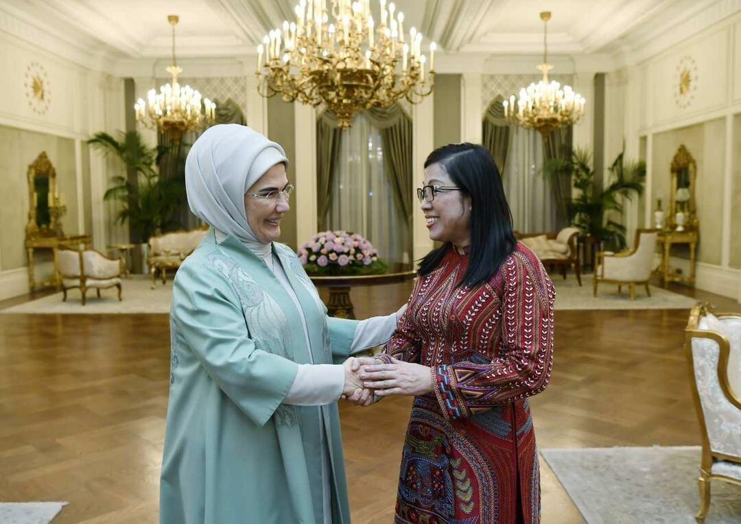 First Lady Erdoğan en de premier van Vietnam