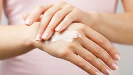 Natuurlijke vochtinbrengende crème voor het drogen van handen