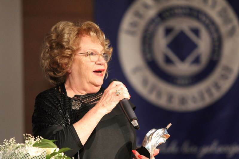 'Sakıp Sabancı Lifetime Achievement Award' werd uitgereikt aan Nevra Serezli