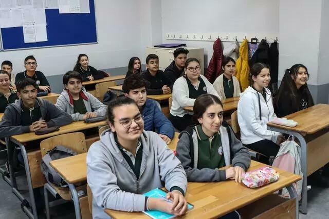 Onderwijs begon in 8 districten van Malatya