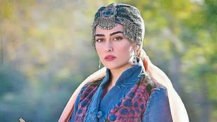 Esra Bilgiç, die Halime Sultan speelt, de favoriet van Diriliş Ertuğrul, werd het gezicht van reclame in Pakistan