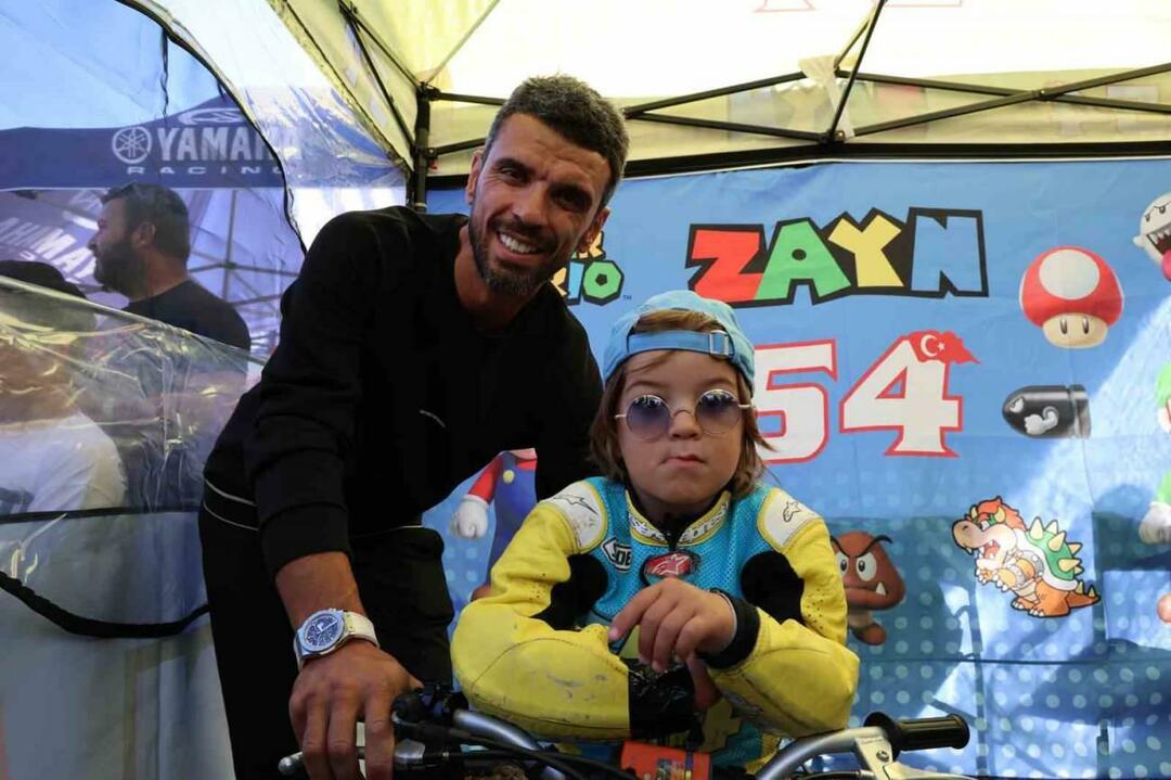 Kampioenschapsvreugde van Kenan Sofuoğlu's 4-jarige zoon Zayn!