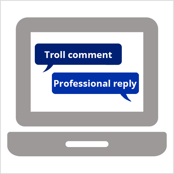 Reageer op trollcommentaar met één professioneel antwoord. Afbeelding toont grijze laptop open voor het scherm met donkerblauwe tekstballon met Troll-commentaar en koningsblauwe tekstballon met Professioneel antwoord.
