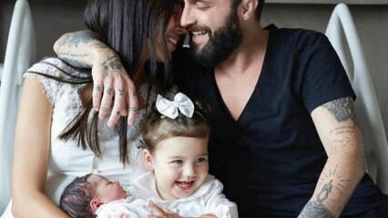 Berkay's vrouw Özlem Ada Şahin heeft Mevlit les gegeven voor haar pasgeboren baby!