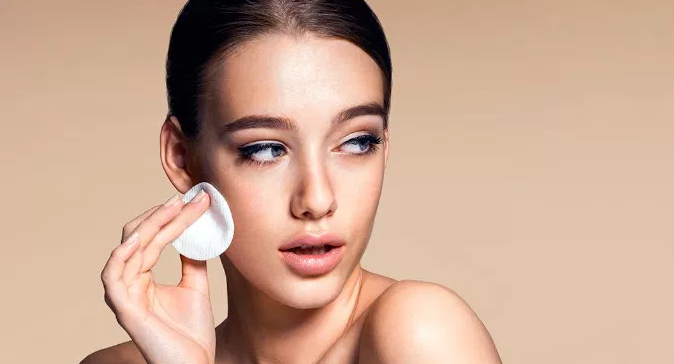 Hoe wordt huidverzorging gedaan na make-up?
