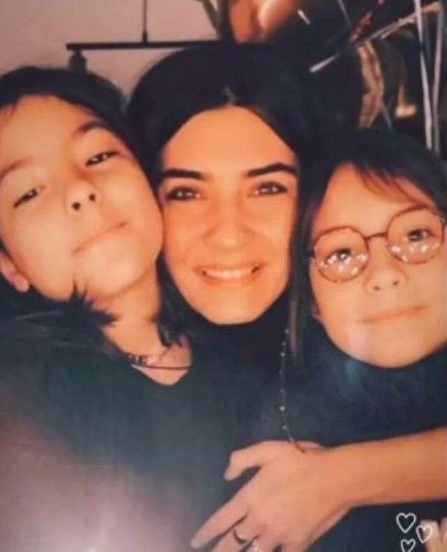 Tuba Büyüküstün deelde een foto met haar dochters