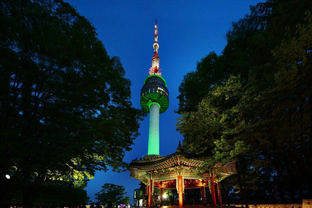 N Seoul Tower avondzicht 