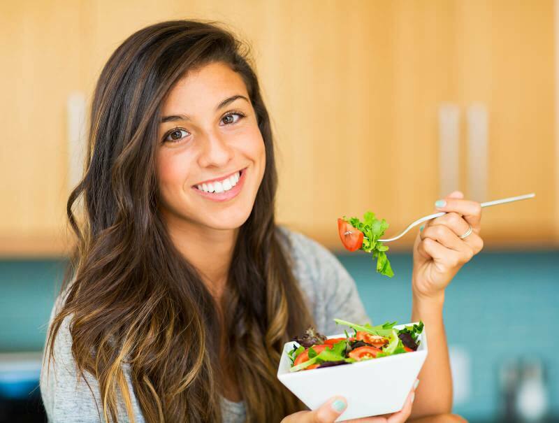 Eenvoudig en lekker dieet salade recept: Hoe maak je Shepherd's salade? Herder's salade calorieën