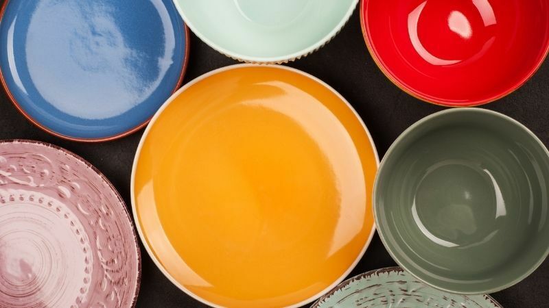 Wetenschappers legden uit dat kleurrijke borden goed zijn voor het probleem van het kiezen van voedsel
