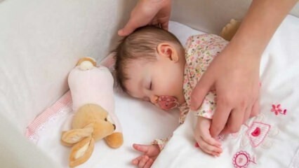 Gemakkelijke manieren om baby's te laten slapen