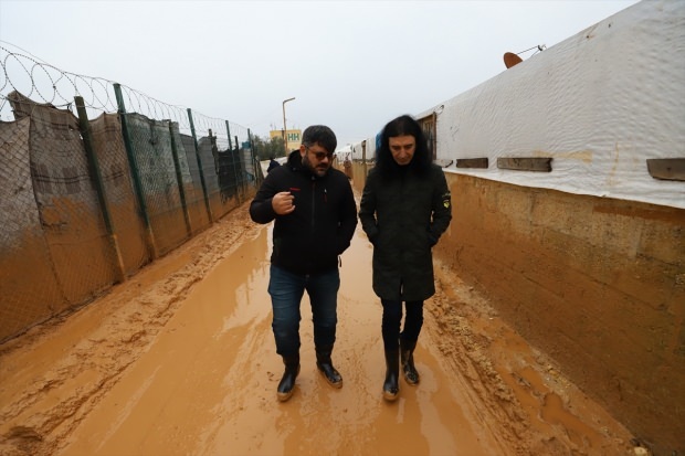 Murat Kekilli bezocht vluchtelingenkampen in Syrië