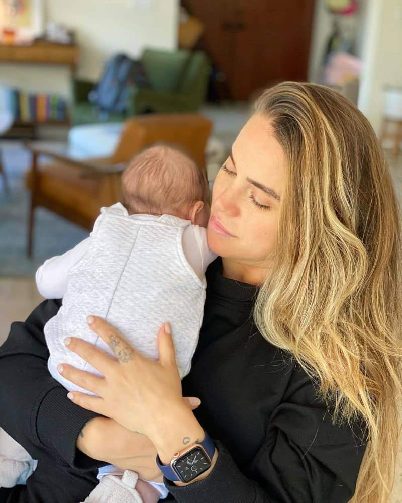 De verandering van actrice Ceyda Ateş nadat ze haar baby in haar armen nam!