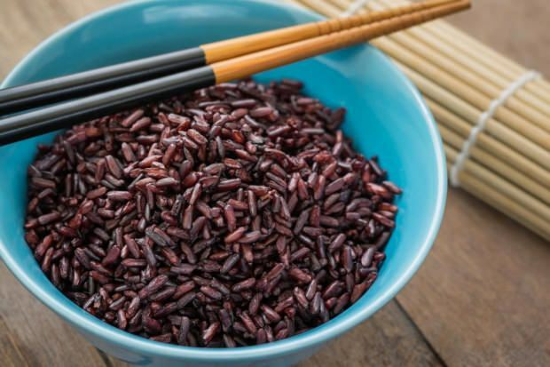 hoe zwarte rijst te consumeren