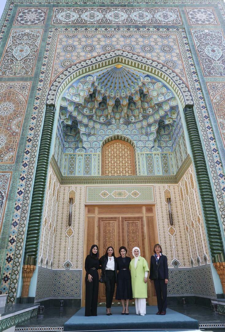 Emine Erdoğan deelde haar bezoek aan Oezbekistan