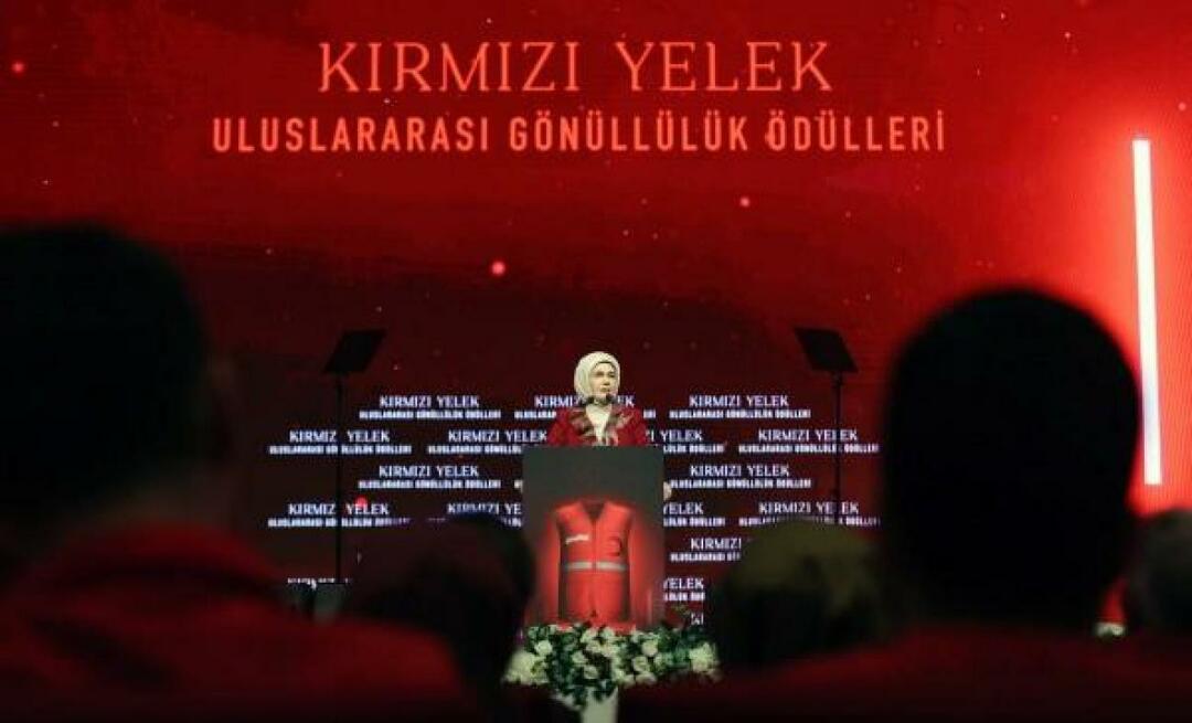 Emine Erdoğan deelde over Kızılay's 'Red Vest International Volunteering Award Ceremony'