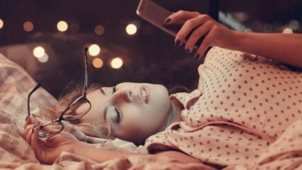 Wat veroorzaakt het gebruik van een telefoon voordat je gaat slapen?