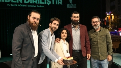 Resurrection Ertuğrul-spelers woonden het 'Ramadan Resurrection'-evenement bij