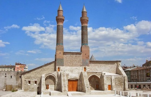 Dubbele minaret Madrasa