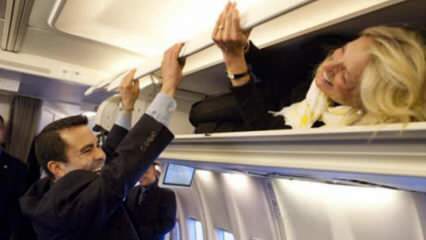1 april grap van Jill Biden voor verslaggevers in het vliegtuig!