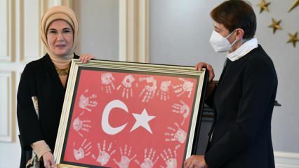 First Lady Erdoğan ontmoette leraren!
