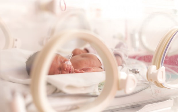 Waarom worden pasgeboren baby's geïncubeerd?