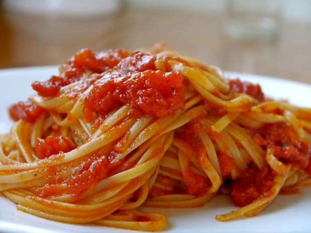Hoe maak je pasta met tomatenpuree? Wat is de truc?