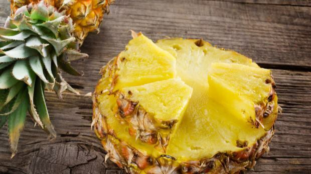 Hoe wordt ananas gesneden?