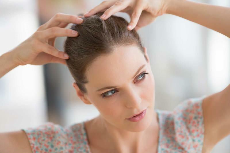 Wat is een haarmassage en waar is haarmassage voor? Tips voor het masseren van haar