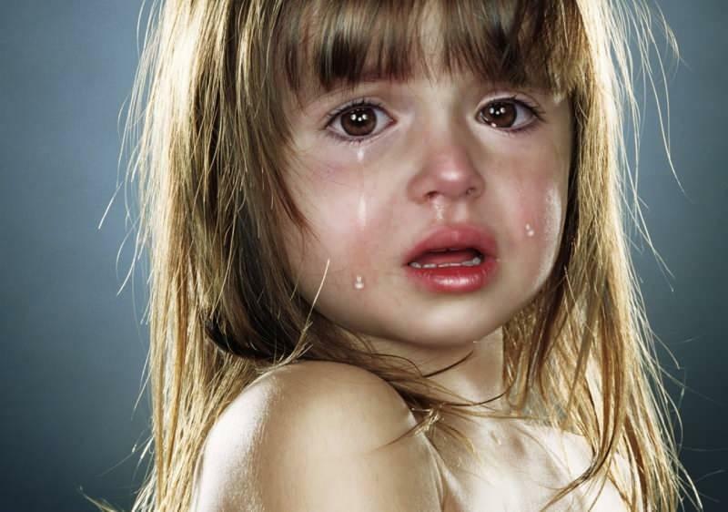 Wat betekent het om een ​​huilend meisje in een droom te zien?