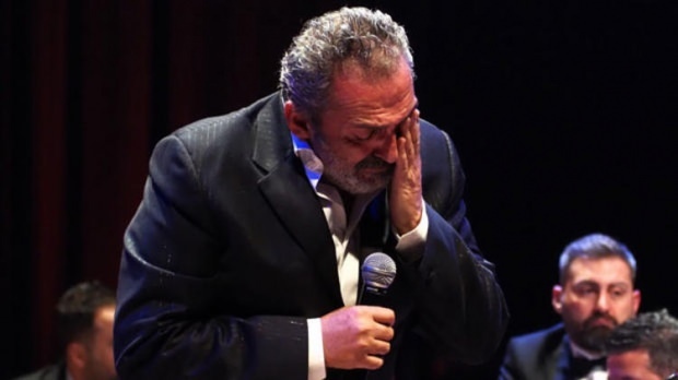 Yavuz Bingöl kon zijn tranen op het podium niet bedwingen