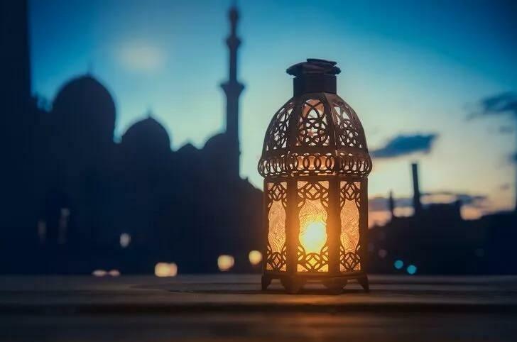 Wat is de plaats en het belang van de maand Ramadan?