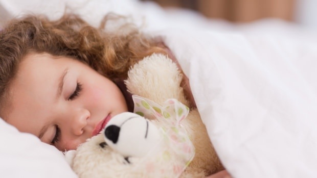 Wanneer moeten kinderen alleen slapen?