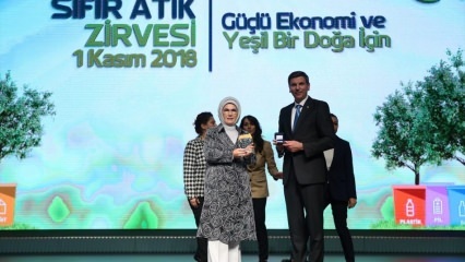 First Lady Erdoğan: Vuilniswagen komt Kulliye niet binnen