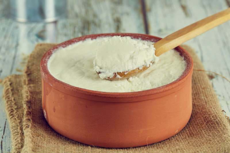 Hoe maak je de gemakkelijkste buffelyoghurt? Tips voor het maken van yoghurt van buffelmelk
