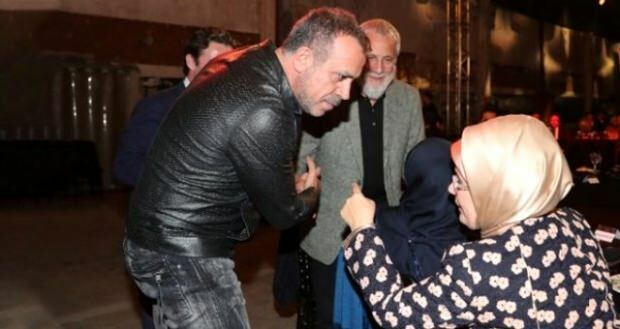 Yusuf probeerde te chatten met de islam! First Lady Emine Erdogan kwam haar te hulp ...
