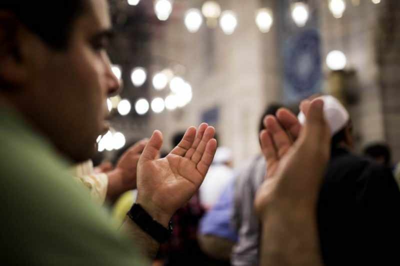 Gebed tussen azan en kamet! Wat is het gelegenheidsgebed? Gebed dat gelezen moet worden na het lezen van de adhan