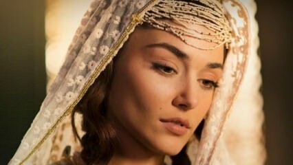 Opvallende shots van Hande Erçel, een van de acteurs van de film "Mevlana" op Mest-i Aşk!