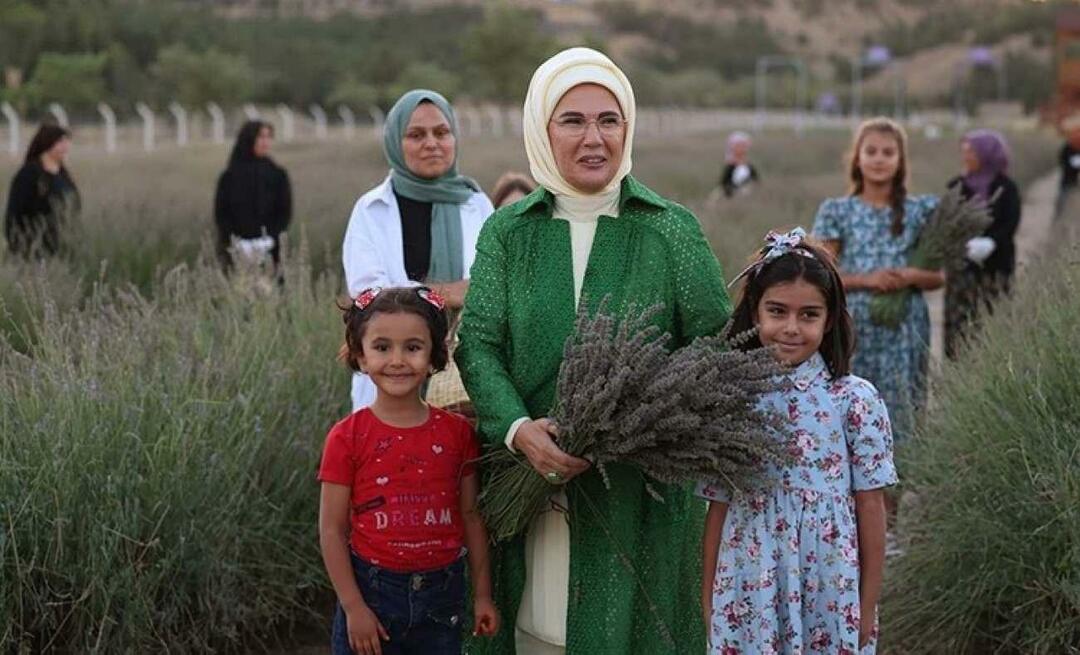 First Lady Erdoğan bezocht het Ecologische Dorp en oogstte lavendel in Ankara