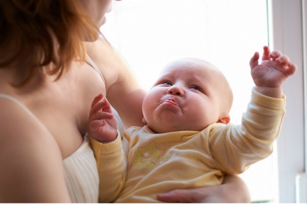 Wat is borstafwijzing? Waarom willen baby's niet zuigen?