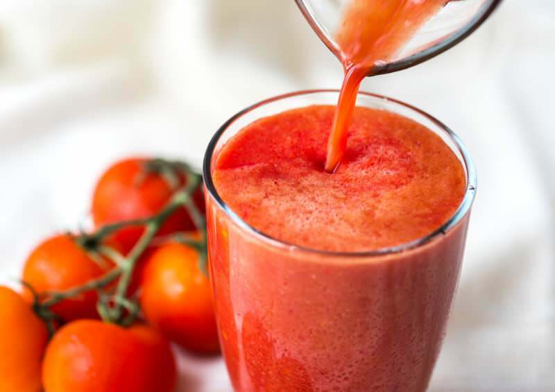 een glas tomatensap verhelpt ontstekingen in het lichaam