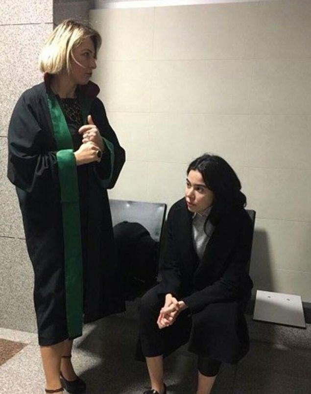Asena Atalay werd voor het eerst gezien in het gerechtsgebouw