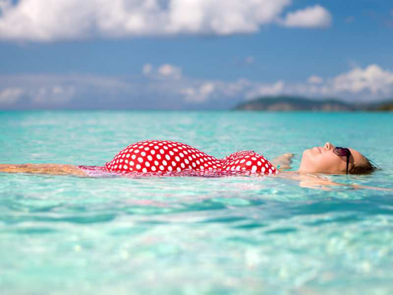 Zwemstanden en voordelen tijdens de zwangerschap! Is het mogelijk om tijdens de zwangerschap in de zee of in het thermale zwembad te zwemmen?