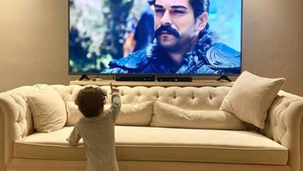 Burak Özçivit deelde voor het eerst zijn zoon! Toen Karan Özçivit zijn vader op tv zag ...