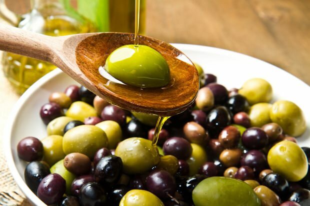 Wat zijn de voordelen van olijven? Hoe wordt olijfblad geconsumeerd? Als je olijfzaden slikt ...