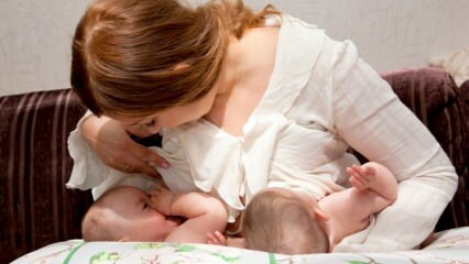 Hoe moeten tweelingbaby's borstvoeding krijgen? Borstvoeding posities voor tweelingbabys
