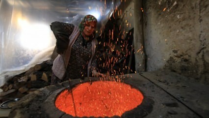 Tante Fatma wint haar brood in een vuurhaard