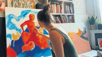 Yasemin Allen brengt zijn quarantainedagen door door thuis kunst te maken