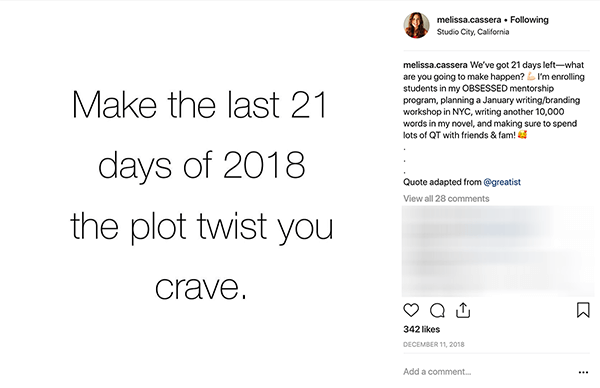 Dit is een screenshot van een Instagram-bericht van Melissa Cassera. Het heeft een witte achtergrond en zegt in zwarte letters: "Maak van de laatste 21 dagen van 2018 de plotwending waar je naar hunkert."