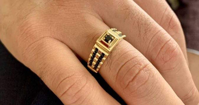 Is de gouden ring verboden voor mannen?